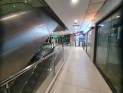 Lucky Plaza (D9), Shop House #566062021